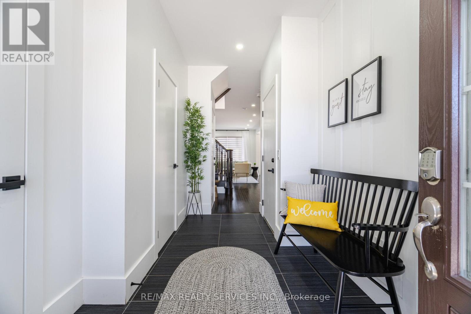 30 Hamilton Court, Caledon, Ontario  L7C 3W2 - Photo 6 - W12569064