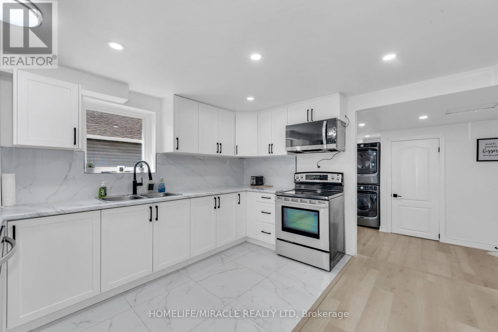 195 Randi Road, Mississauga, Ontario  L5A 1V6 - Photo 11 - W12569068