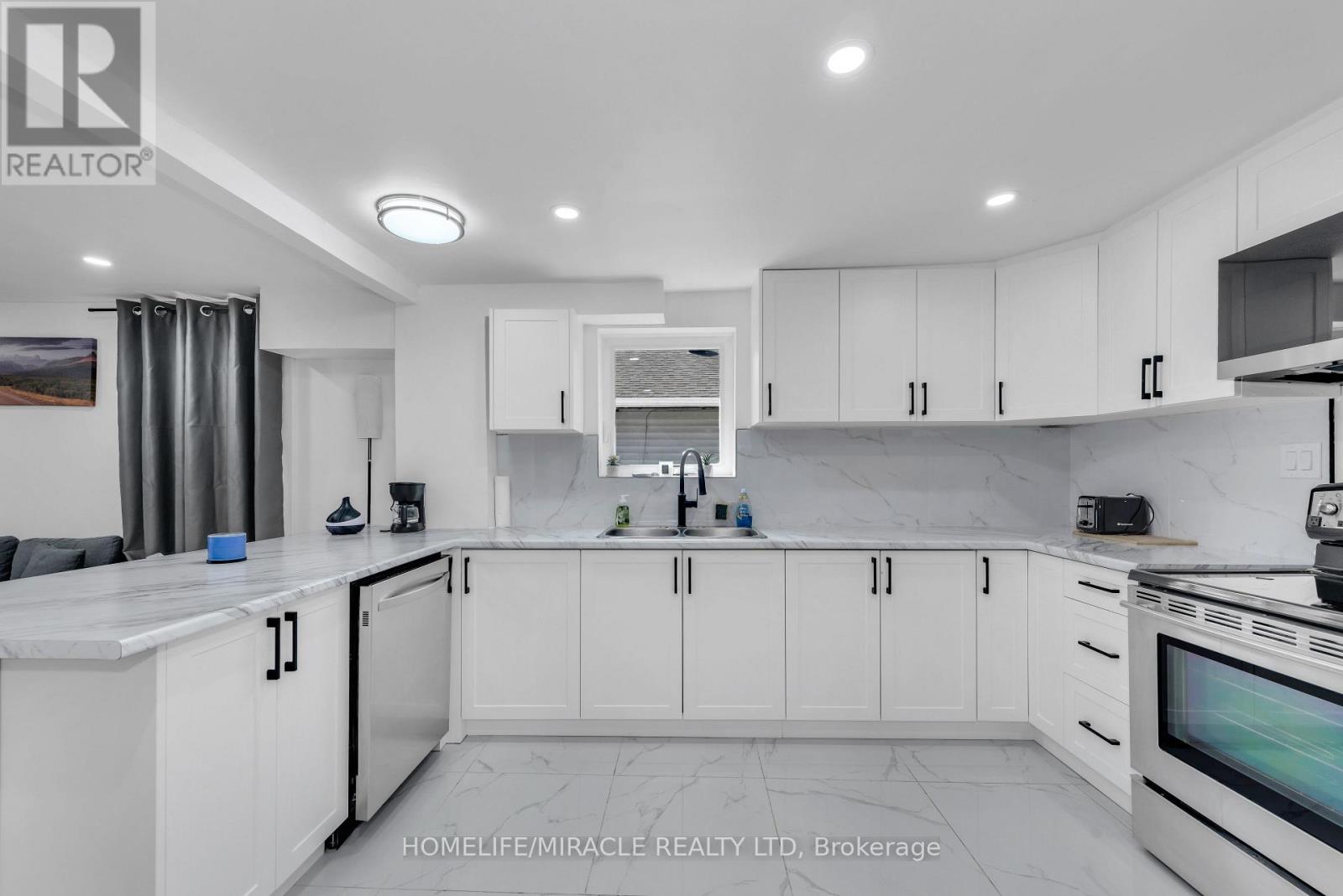 195 Randi Road, Mississauga, Ontario  L5A 1V6 - Photo 12 - W12569068