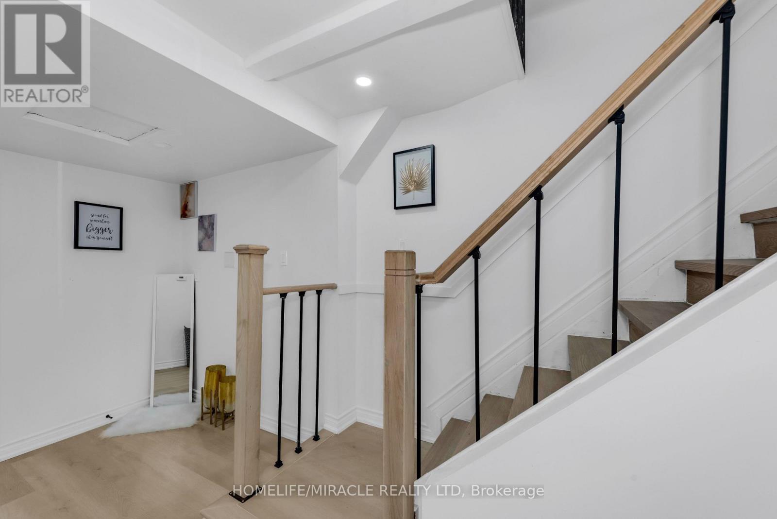 195 Randi Road, Mississauga, Ontario  L5A 1V6 - Photo 17 - W12569068