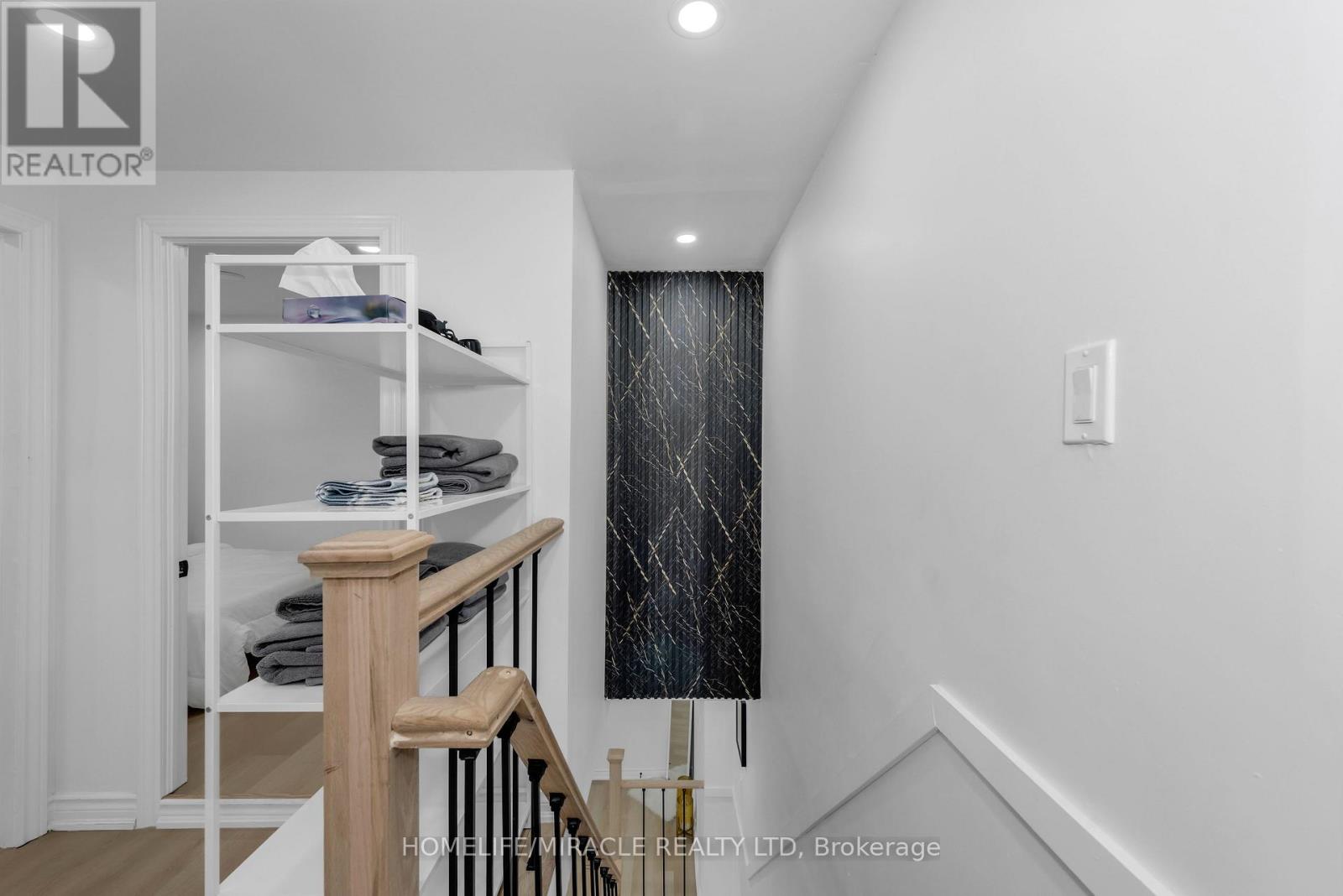 195 Randi Road, Mississauga, Ontario  L5A 1V6 - Photo 18 - W12569068