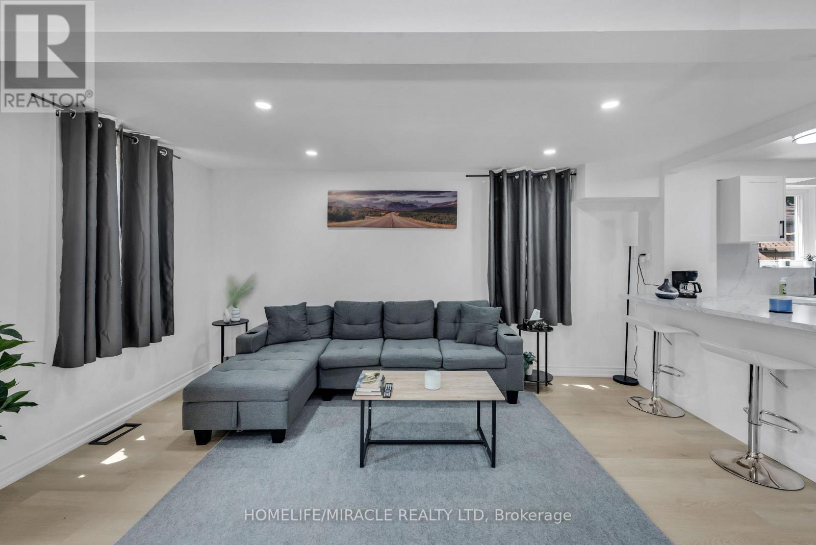 195 Randi Road, Mississauga, Ontario  L5A 1V6 - Photo 5 - W12569068