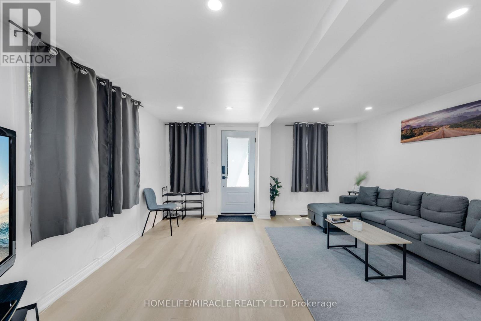 195 Randi Road, Mississauga, Ontario  L5A 1V6 - Photo 6 - W12569068