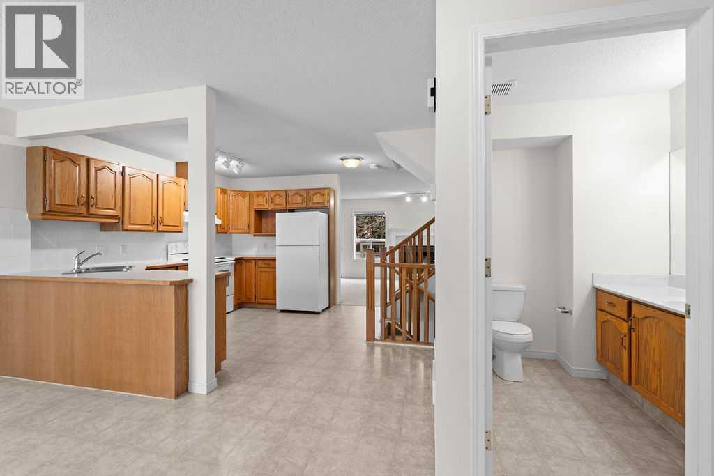 31 Silvergrove Close Nw, Calgary, Alberta  T3B 5R4 - Photo 6 - A2247775