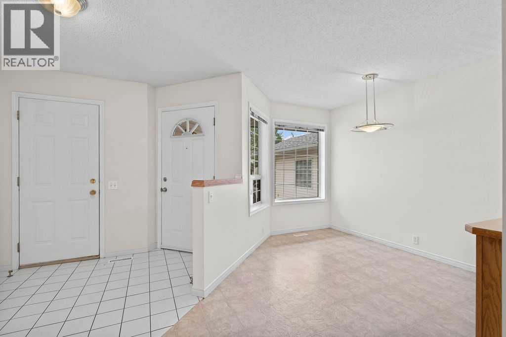 31 Silvergrove Close Nw, Calgary, Alberta  T3B 5R4 - Photo 8 - A2247775