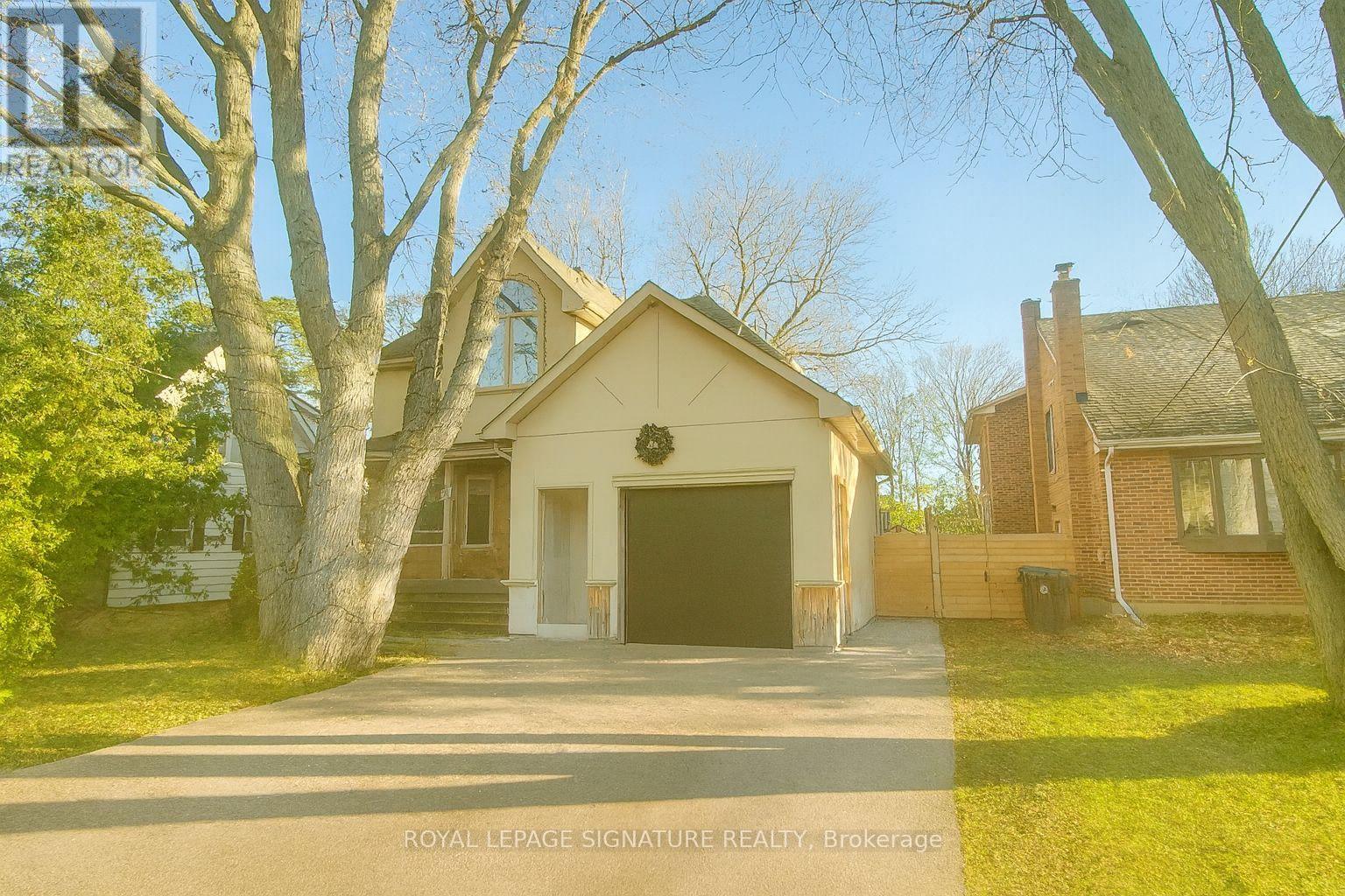 21 SCARBORO AVENUE, Toronto, Ontario