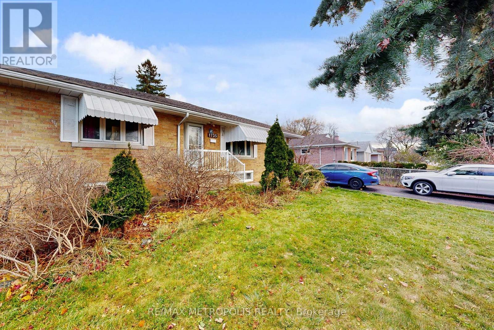 1735 Pharmacy Avenue, Toronto, Ontario  M1T 1H1 - Photo 2 - E12563264