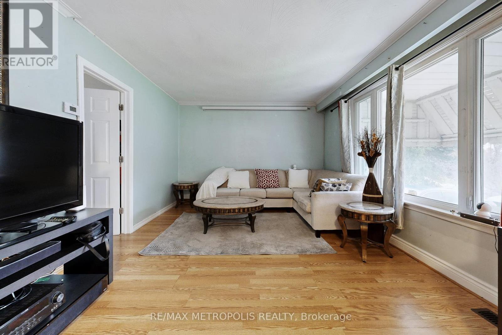 1735 Pharmacy Avenue, Toronto, Ontario  M1T 1H1 - Photo 6 - E12563264