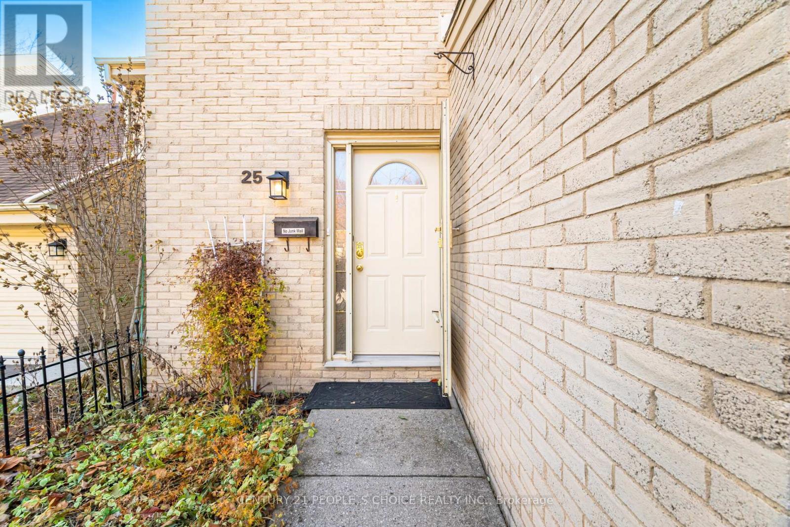 25 - 4171 Glen Erin Drive, Mississauga, Ontario  L5L 2G3 - Photo 5 - W12560558