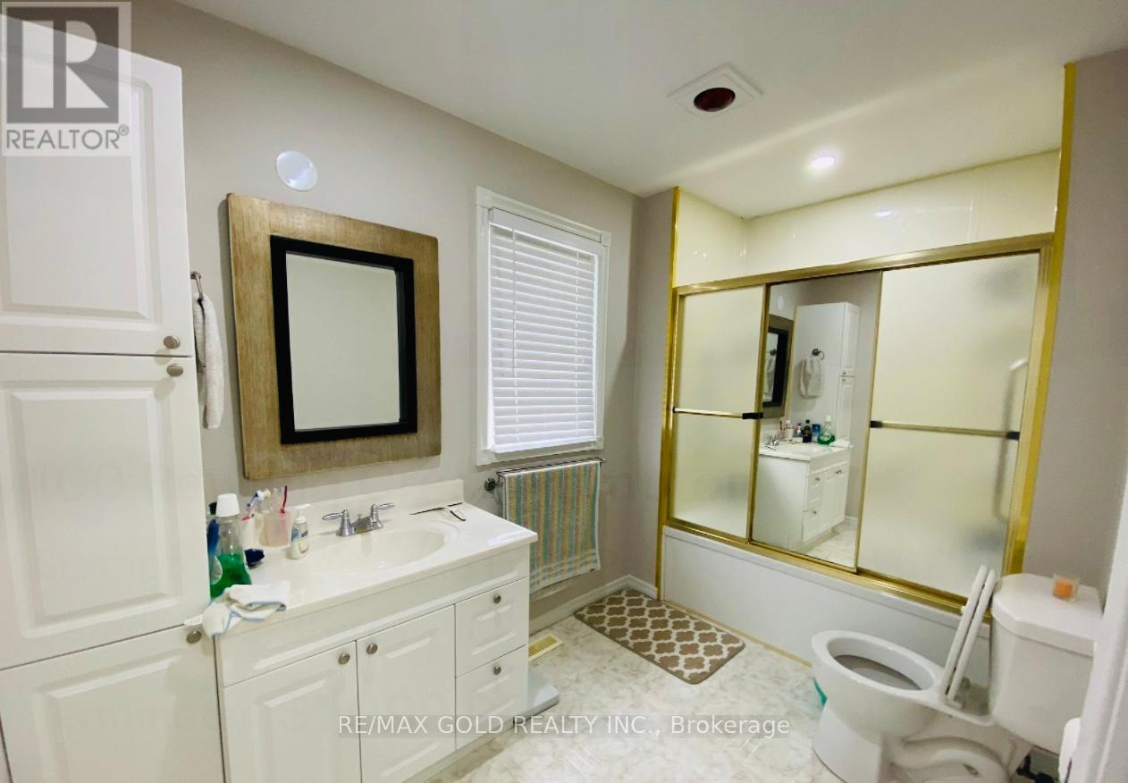 100 Rawling Crescent, Brampton, Ontario  L6Z 1N8 - Photo 11 - W12563294