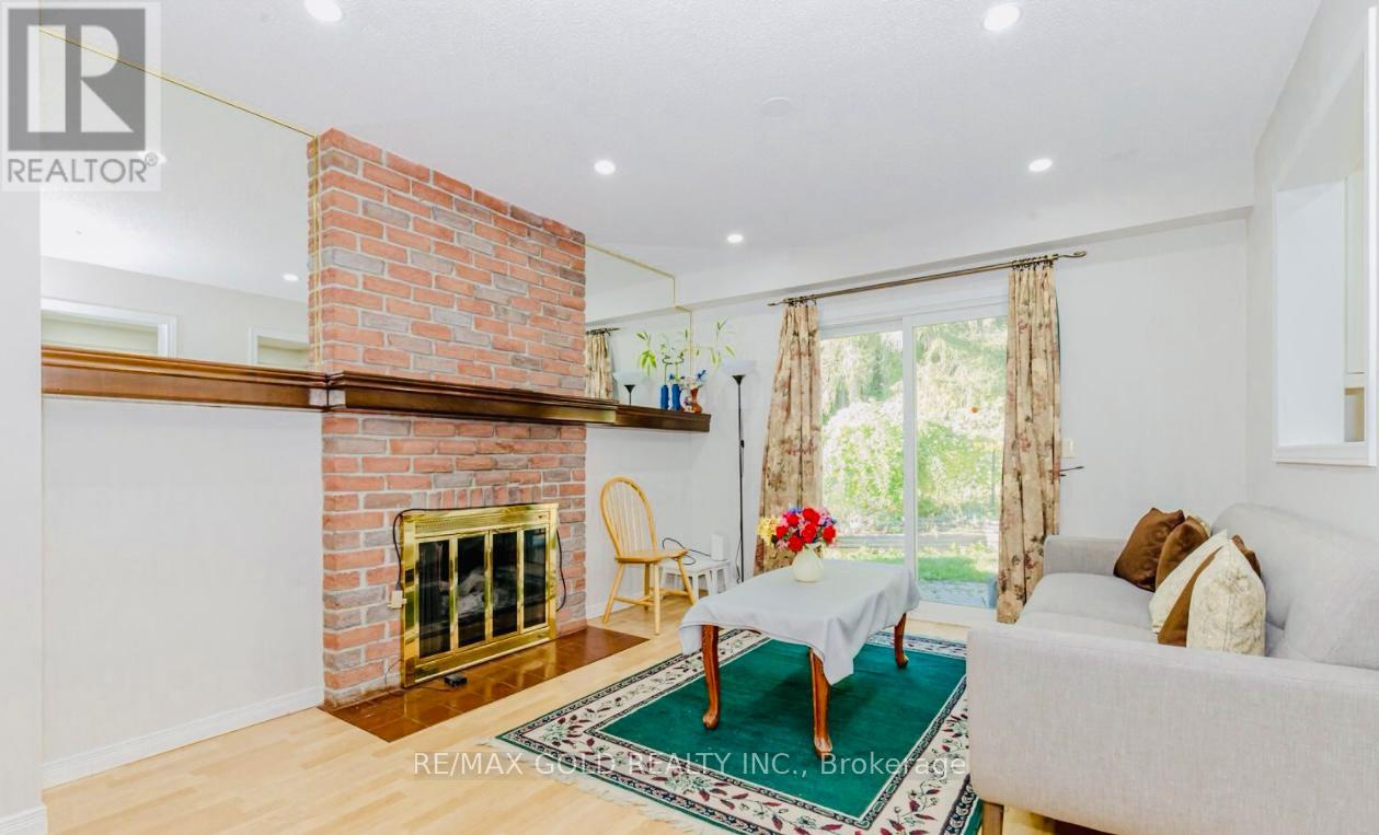 100 Rawling Crescent, Brampton, Ontario  L6Z 1N8 - Photo 8 - W12563294