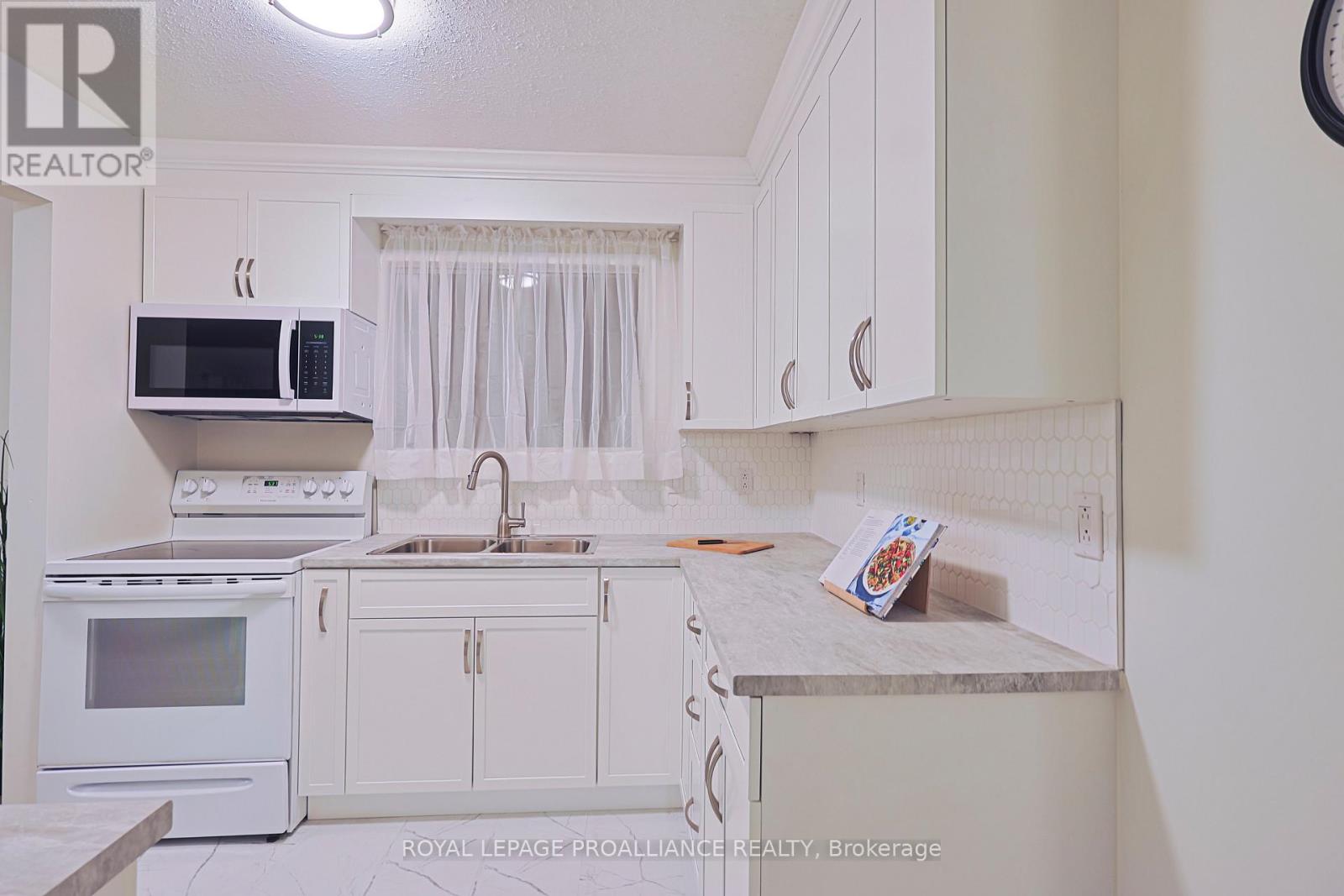 98 East Davis Street, Quinte West, Ontario  K8V 6H4 - Photo 14 - X12540722