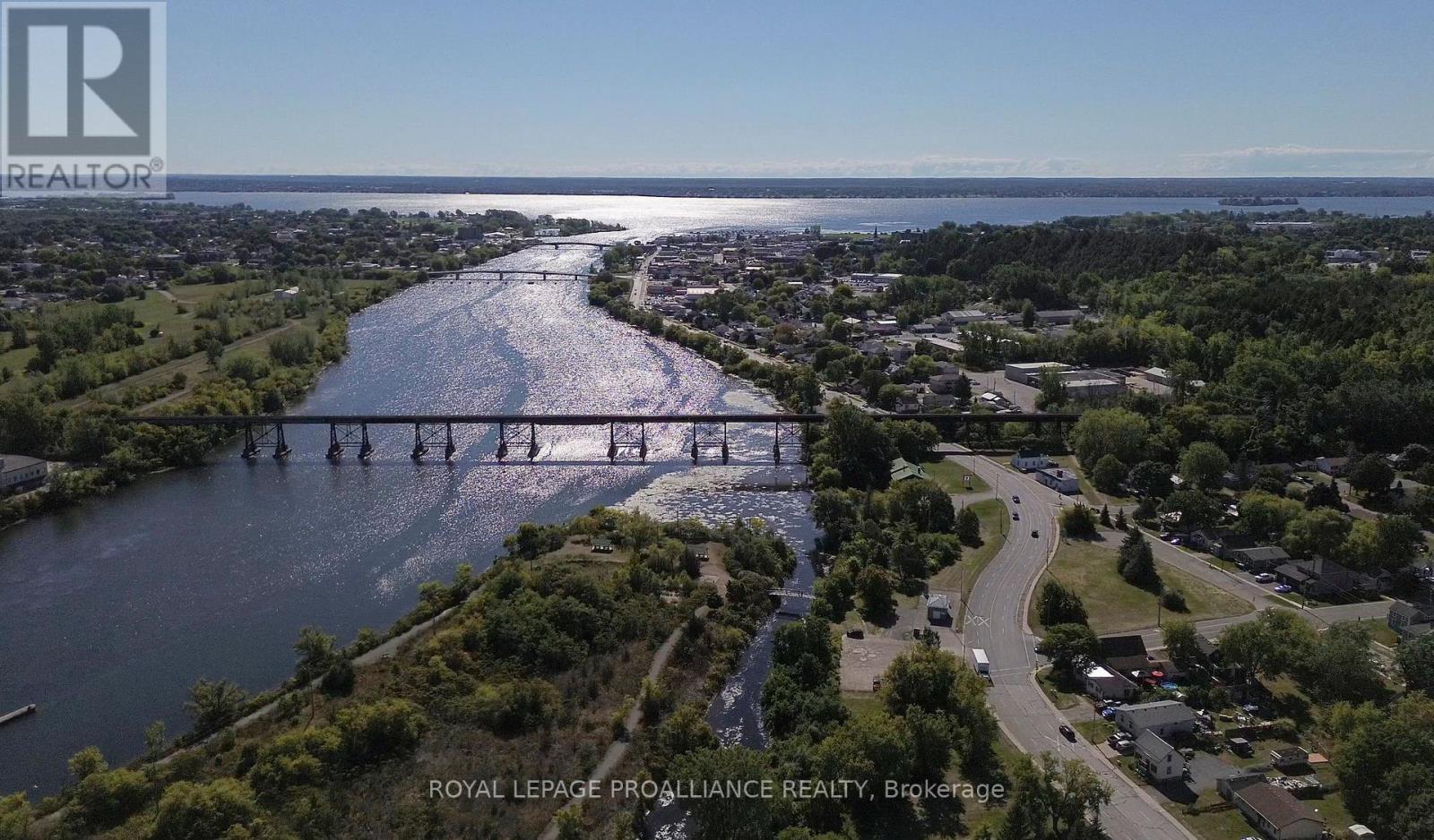 98 East Davis Street, Quinte West, Ontario  K8V 6H4 - Photo 33 - X12540722