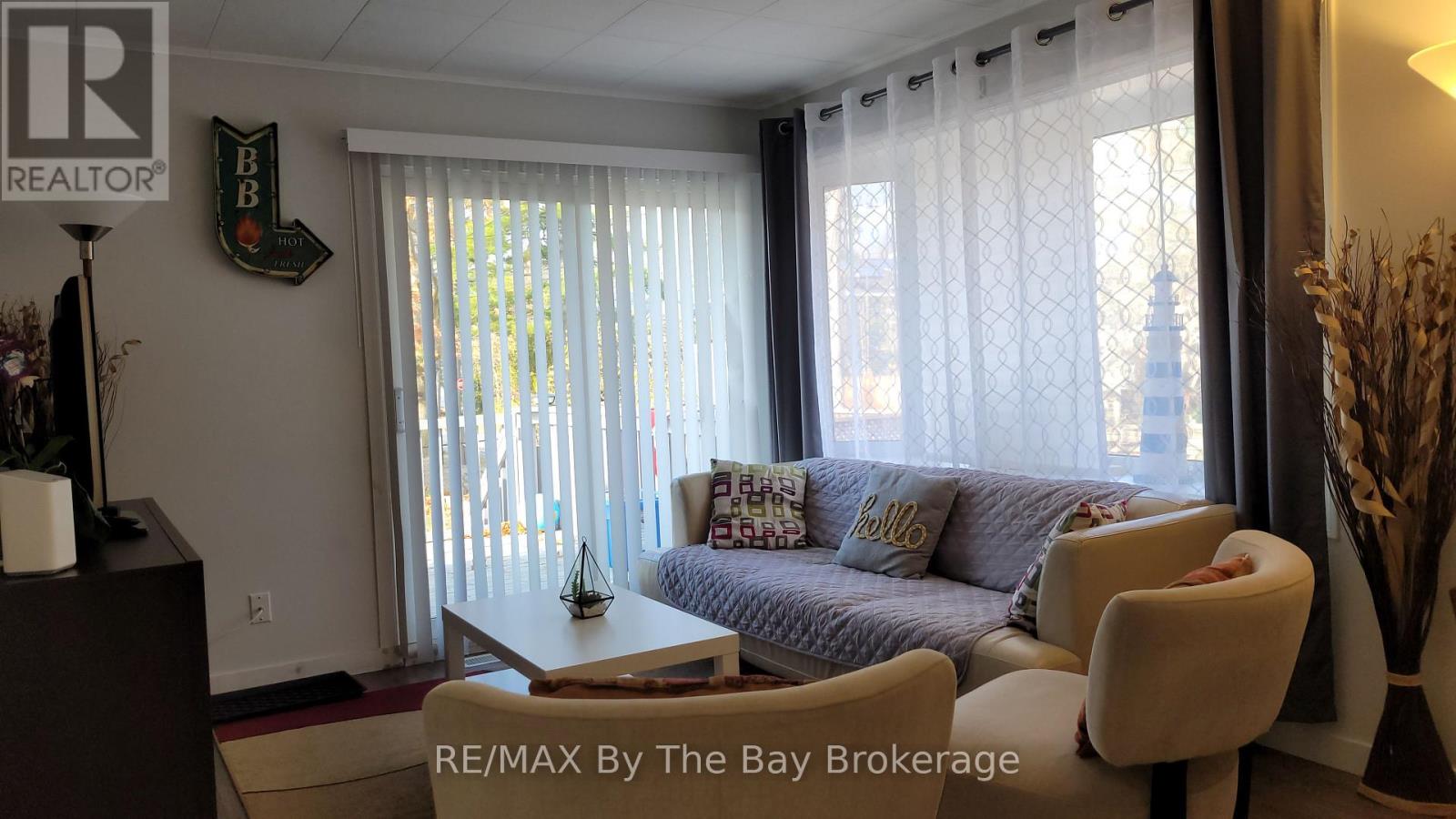 18 16th Street S, Wasaga Beach, Ontario  L9Z 2H4 - Photo 5 - S12569164