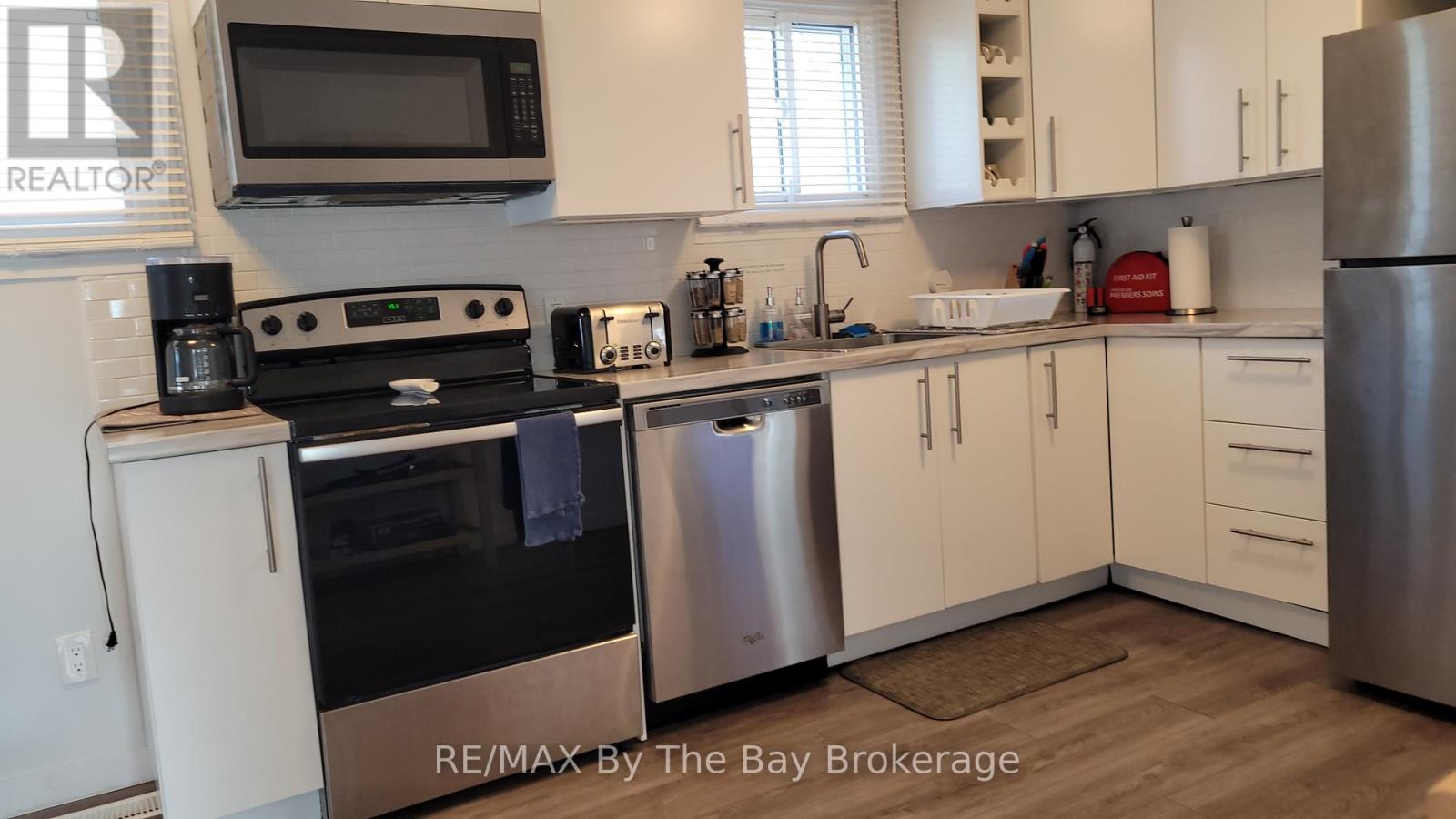 18 16th Street S, Wasaga Beach, Ontario  L9Z 2H4 - Photo 8 - S12569164