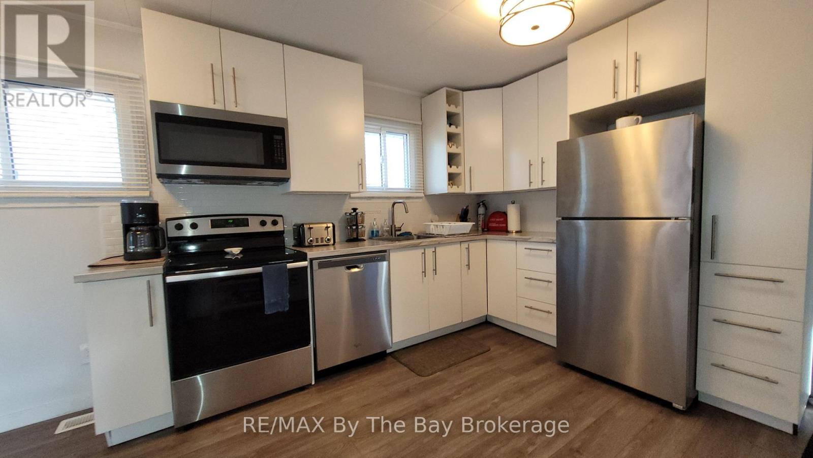 18 16th Street S, Wasaga Beach, Ontario  L9Z 2H4 - Photo 9 - S12569164