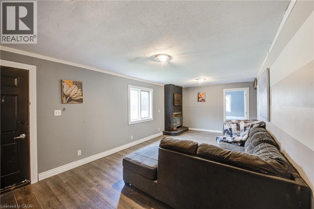 90 Tank Street, Petrolia, Ontario N0N 1R0 - Photo 8 - 40789507