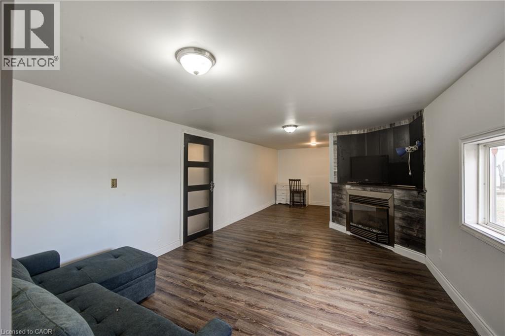 90 Tank Street, Petrolia, Ontario N0N 1R0 - Photo 24 - 40789507