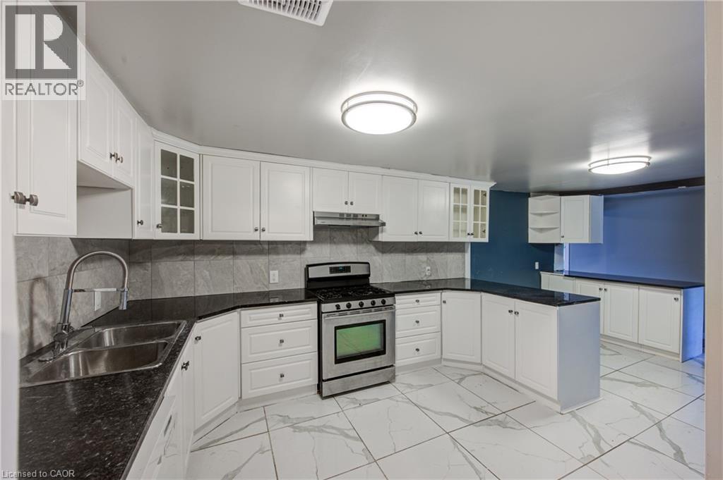 90 Tank Street, Petrolia, Ontario N0N 1R0 - Photo 13 - 40789507