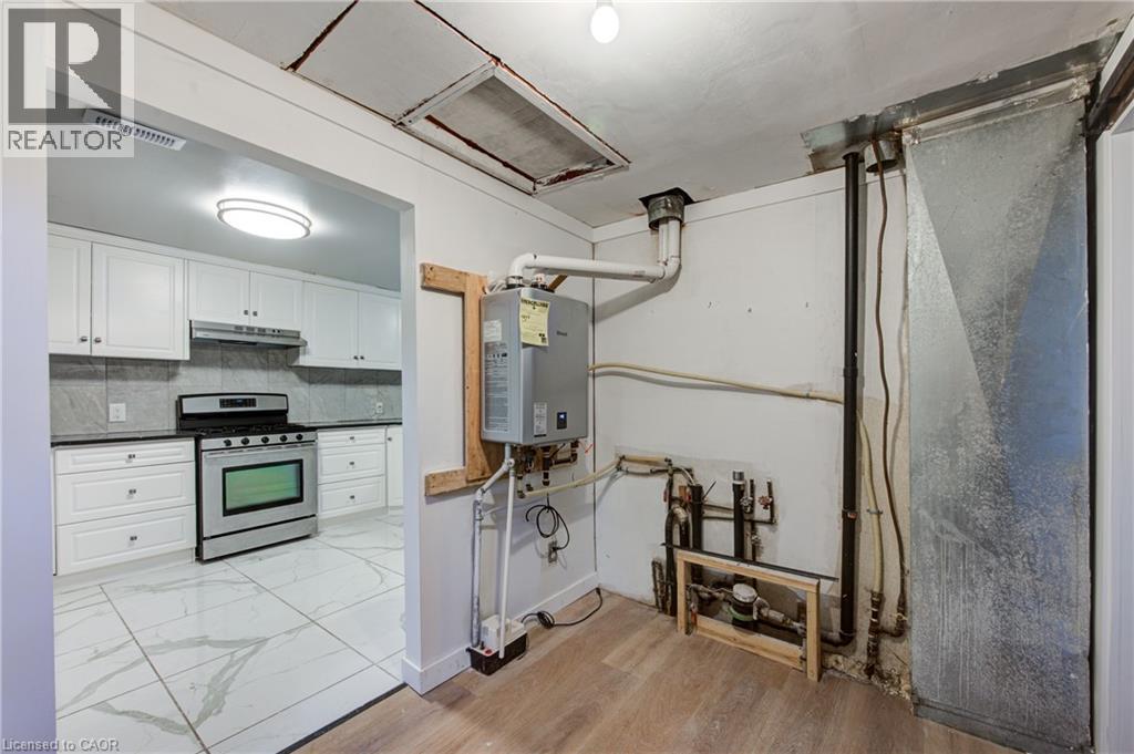 90 Tank Street, Petrolia, Ontario N0N 1R0 - Photo 32 - 40789507