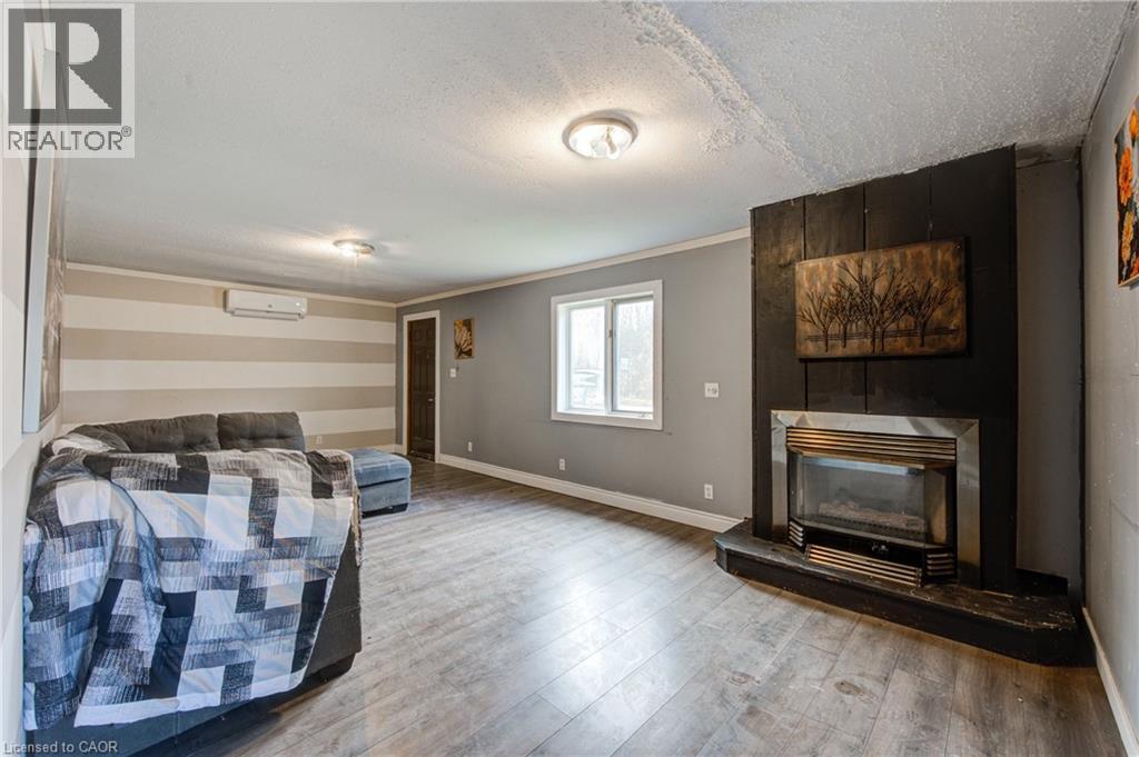 90 Tank Street, Petrolia, Ontario N0N 1R0 - Photo 5 - 40789507