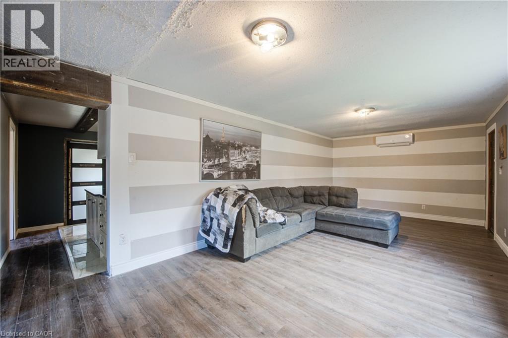 90 Tank Street, Petrolia, Ontario N0N 1R0 - Photo 6 - 40789507