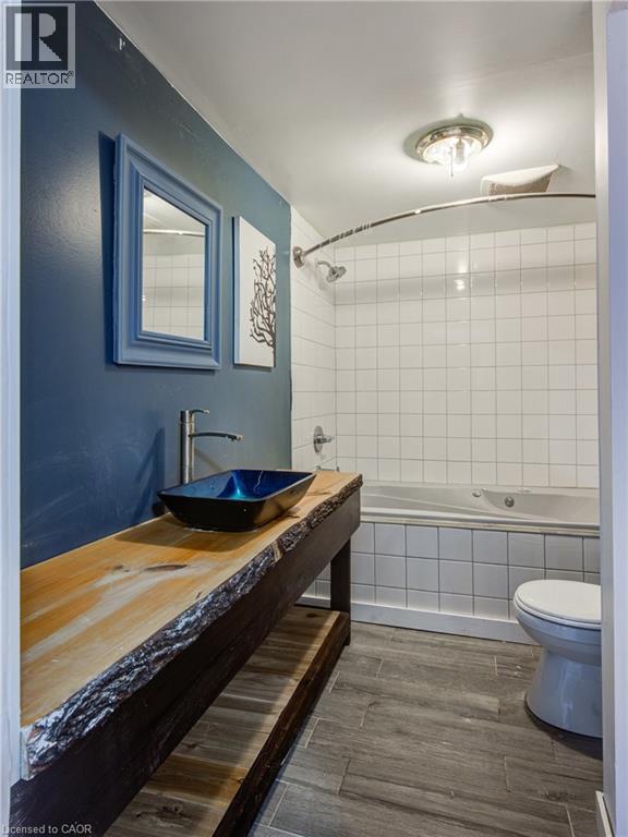 90 Tank Street, Petrolia, Ontario N0N 1R0 - Photo 21 - 40789507