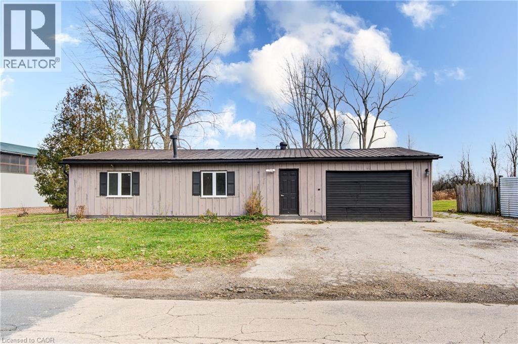 90 Tank Street, Petrolia, Ontario N0N 1R0 - Photo 2 - 40789507