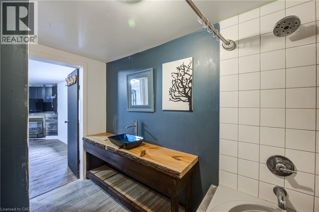 90 Tank Street, Petrolia, Ontario N0N 1R0 - Photo 22 - 40789507