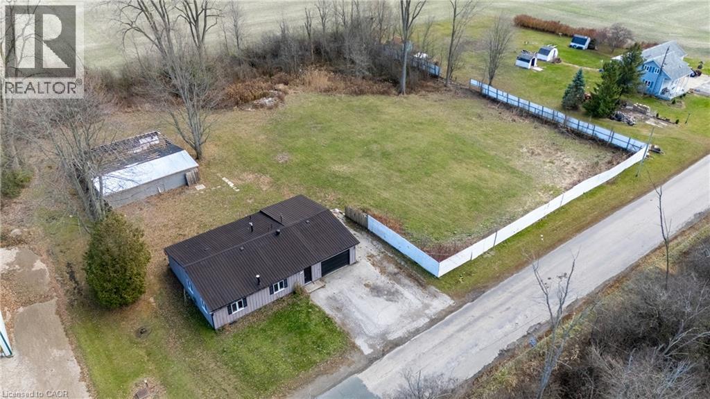 90 Tank Street, Petrolia, Ontario N0N 1R0 - Photo 36 - 40789507