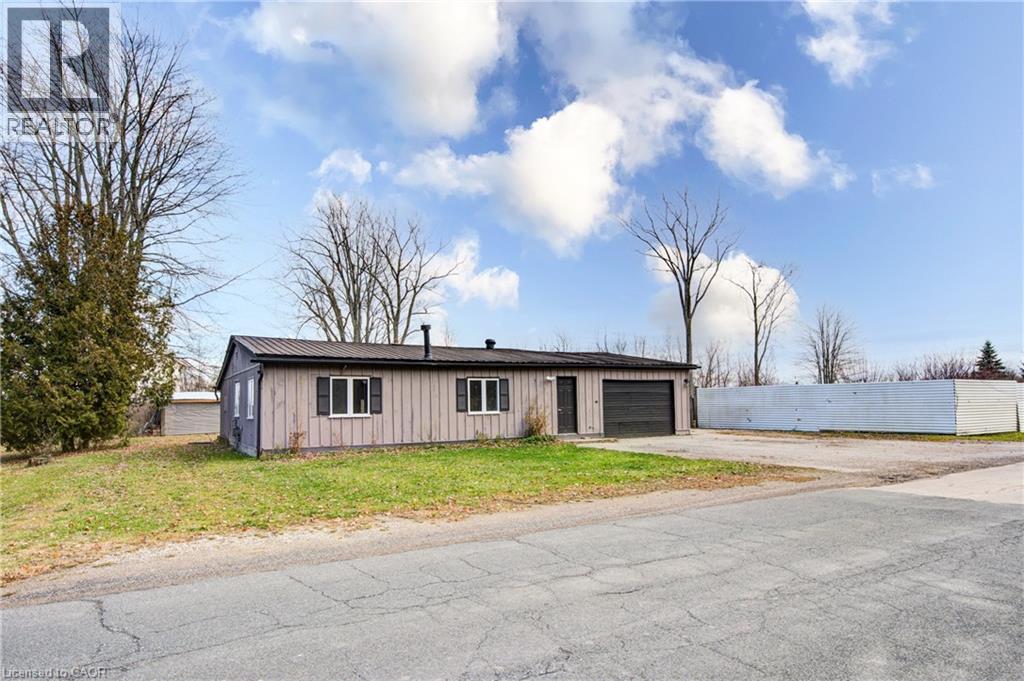 90 Tank Street, Petrolia, Ontario N0N 1R0 - Photo 37 - 40789507