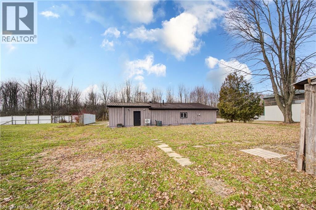 90 Tank Street, Petrolia, Ontario N0N 1R0 - Photo 39 - 40789507