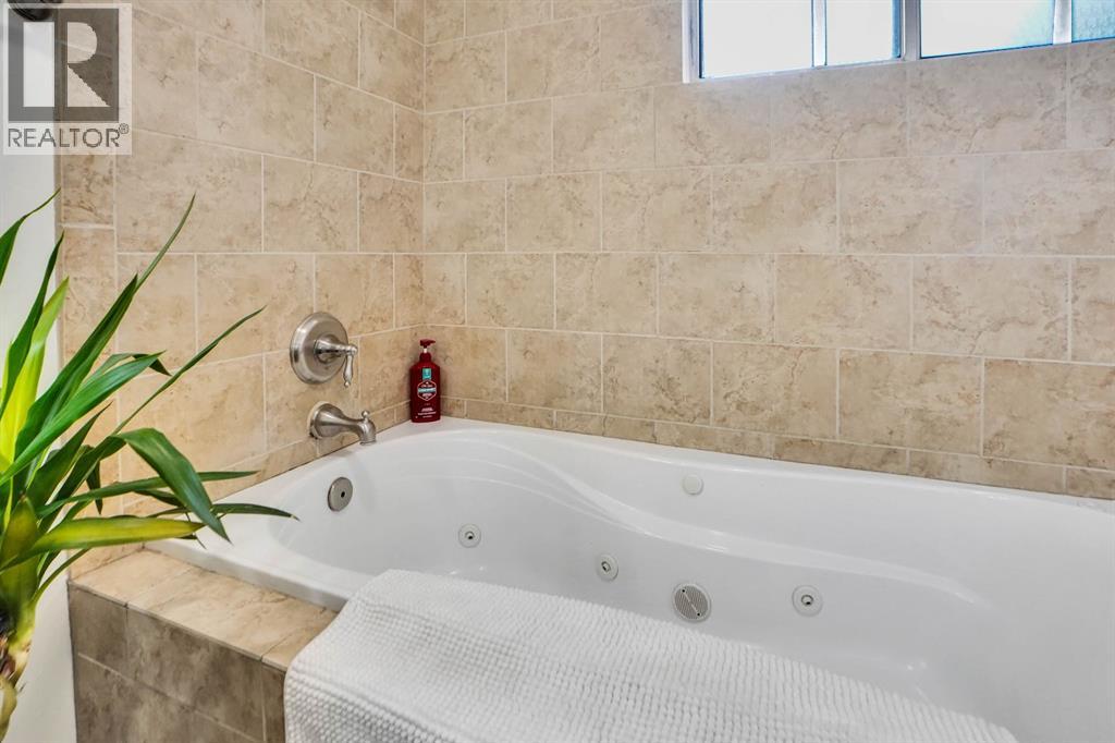 1447 Northmount Drive Nw, Calgary, Alberta  T2L 0G7 - Photo 12 - A2263000