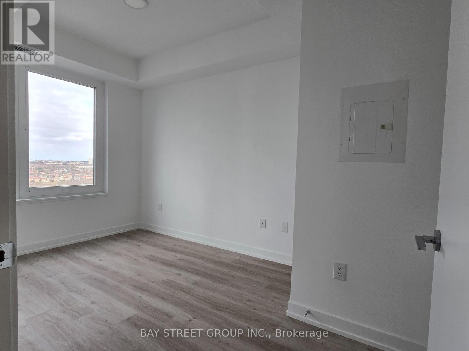 1512 - 395 Square One Drive, Mississauga, Ontario  L5B 0P6 - Photo 13 - W12569108