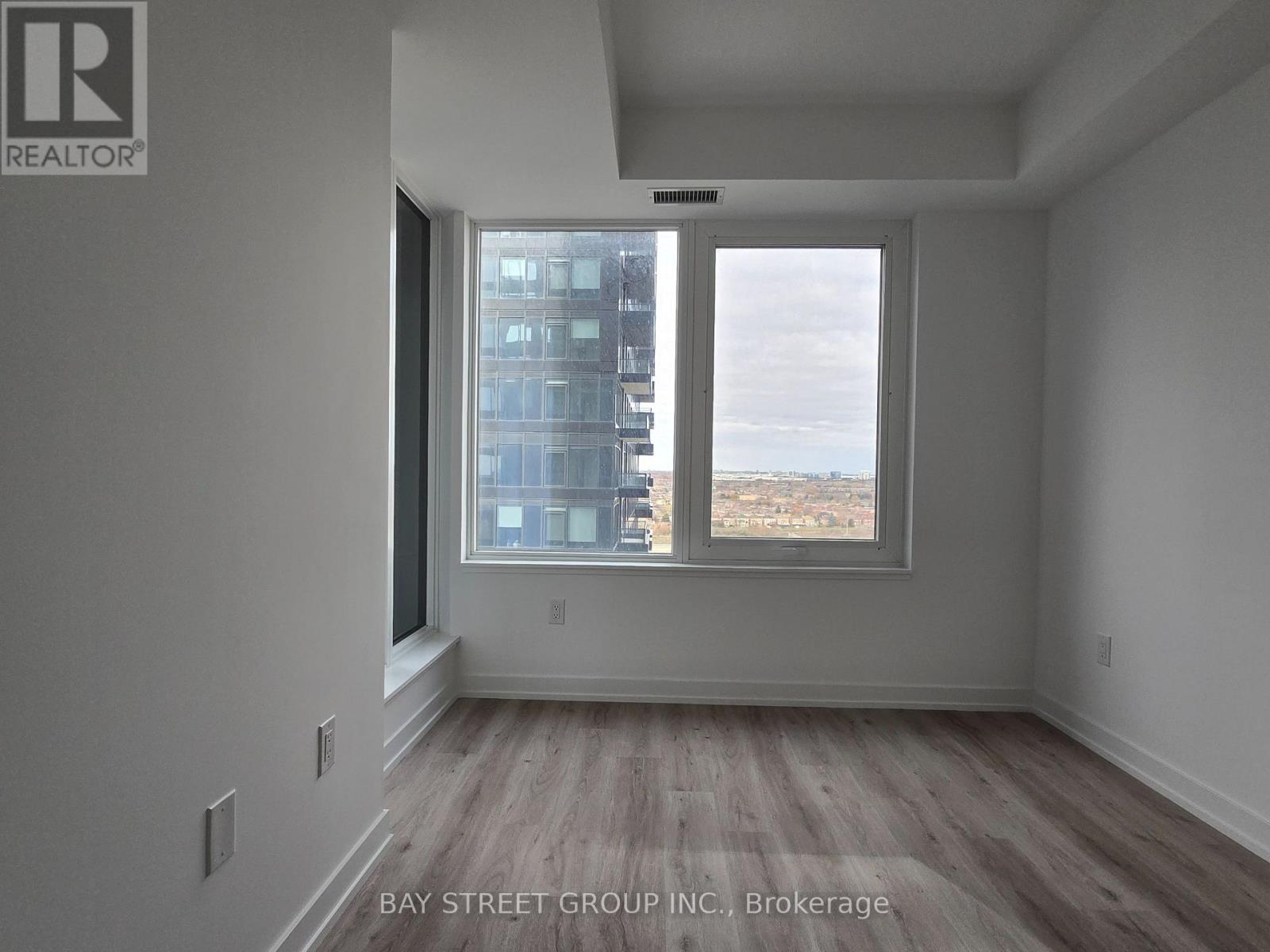 1512 - 395 Square One Drive, Mississauga, Ontario  L5B 0P6 - Photo 14 - W12569108