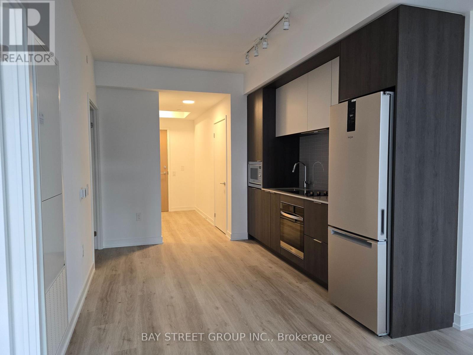 1512 - 395 Square One Drive, Mississauga, Ontario  L5B 0P6 - Photo 9 - W12569108