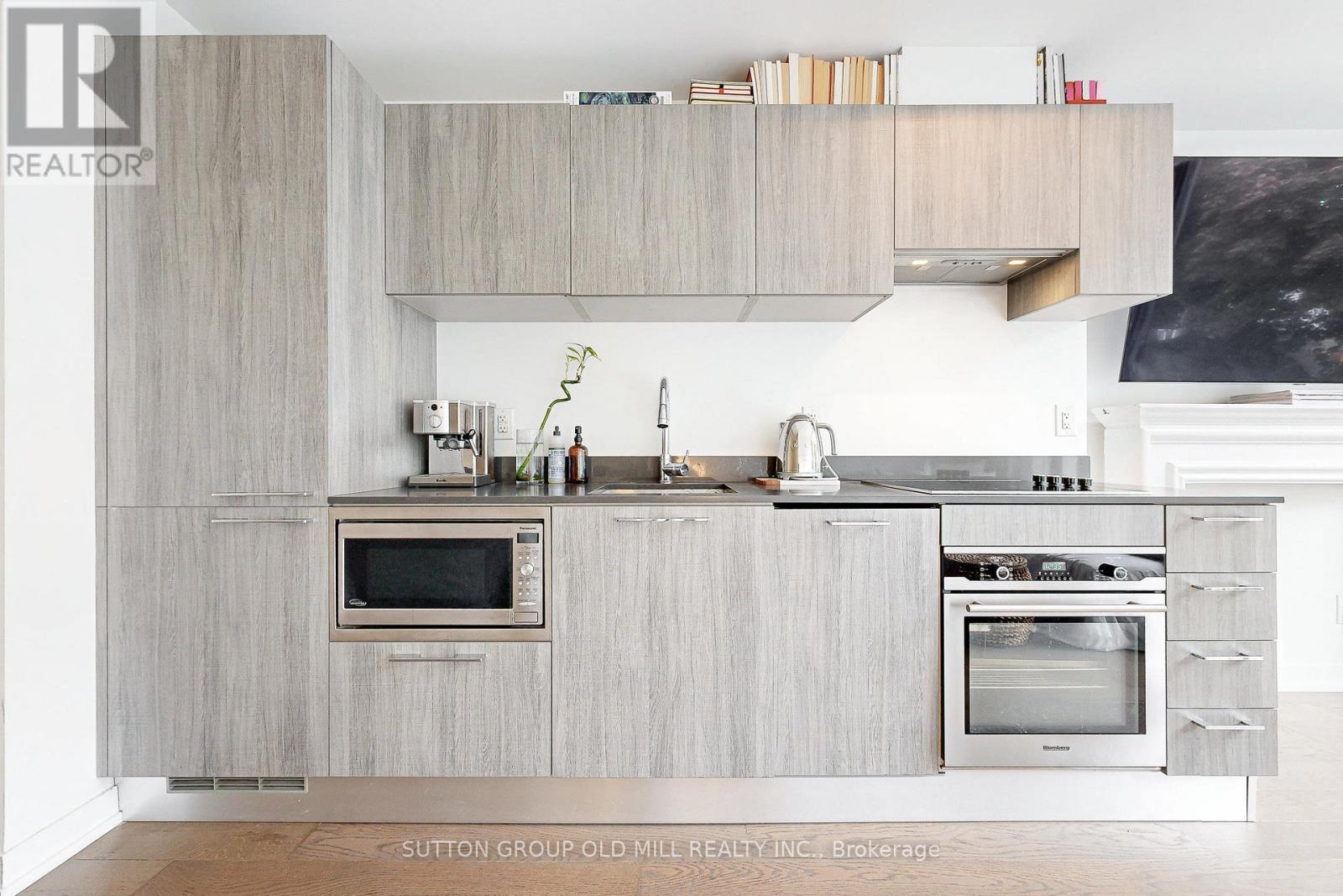 201 - 530 Indian Grove, Toronto, Ontario  M6P 0B3 - Photo 12 - W12569134