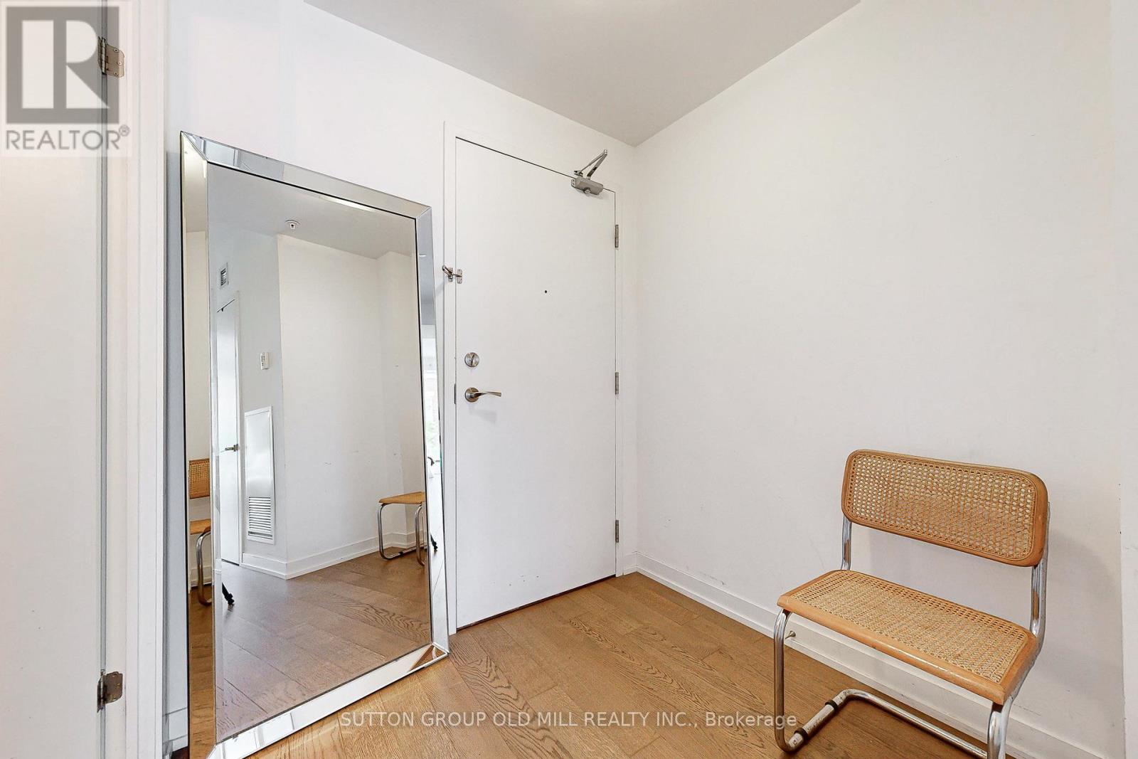 201 - 530 Indian Grove, Toronto, Ontario  M6P 0B3 - Photo 5 - W12569134