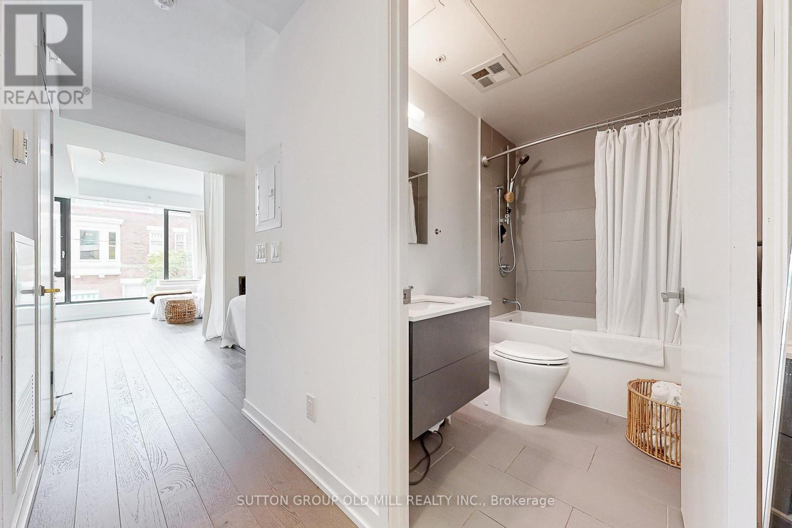 201 - 530 Indian Grove, Toronto, Ontario  M6P 0B3 - Photo 6 - W12569134