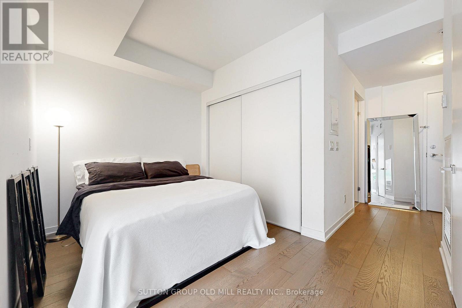 201 - 530 Indian Grove, Toronto, Ontario  M6P 0B3 - Photo 9 - W12569134