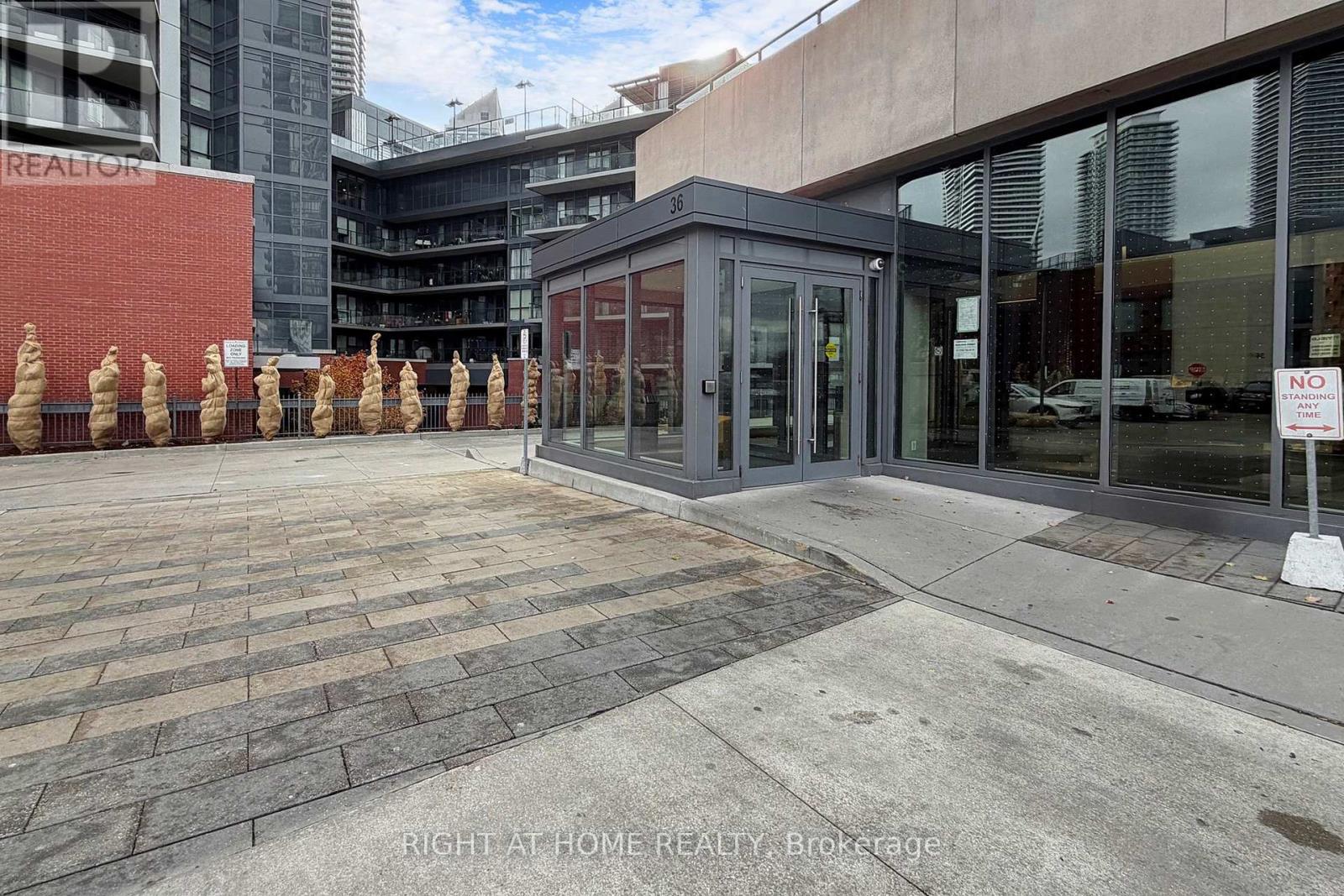 1505 - 36 Park Lawn Road, Toronto, Ontario  M8Y 3H8 - Photo 2 - W12569138