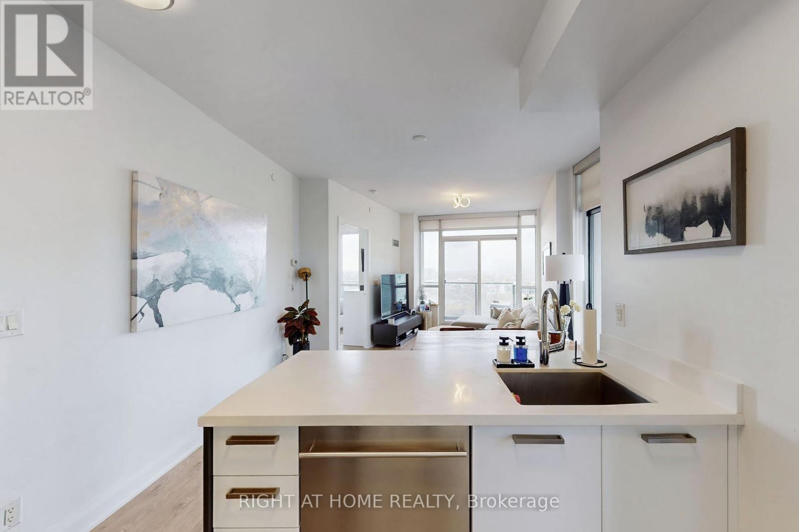 1505 - 36 Park Lawn Road, Toronto, Ontario  M8Y 3H8 - Photo 6 - W12569138