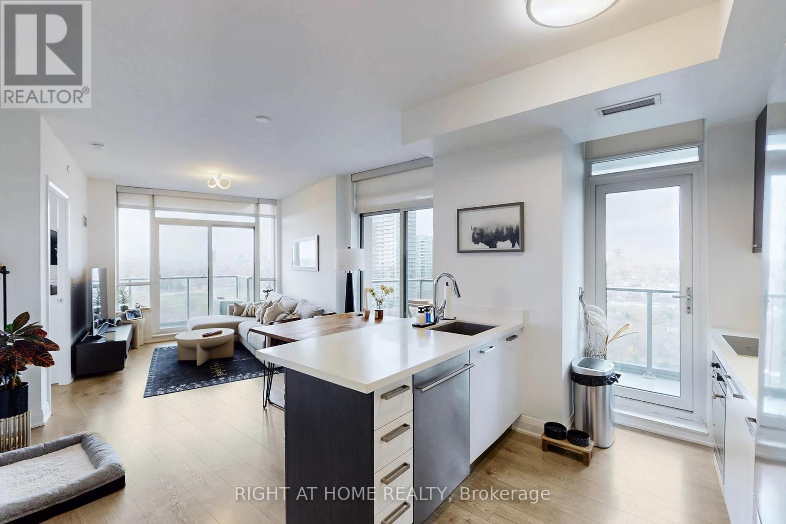 1505 - 36 Park Lawn Road, Toronto, Ontario  M8Y 3H8 - Photo 7 - W12569138