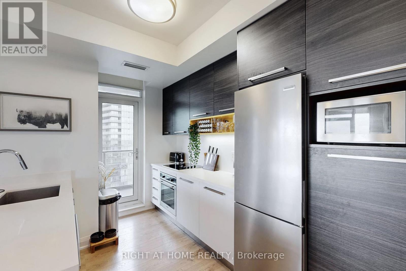 1505 - 36 Park Lawn Road, Toronto, Ontario  M8Y 3H8 - Photo 8 - W12569138