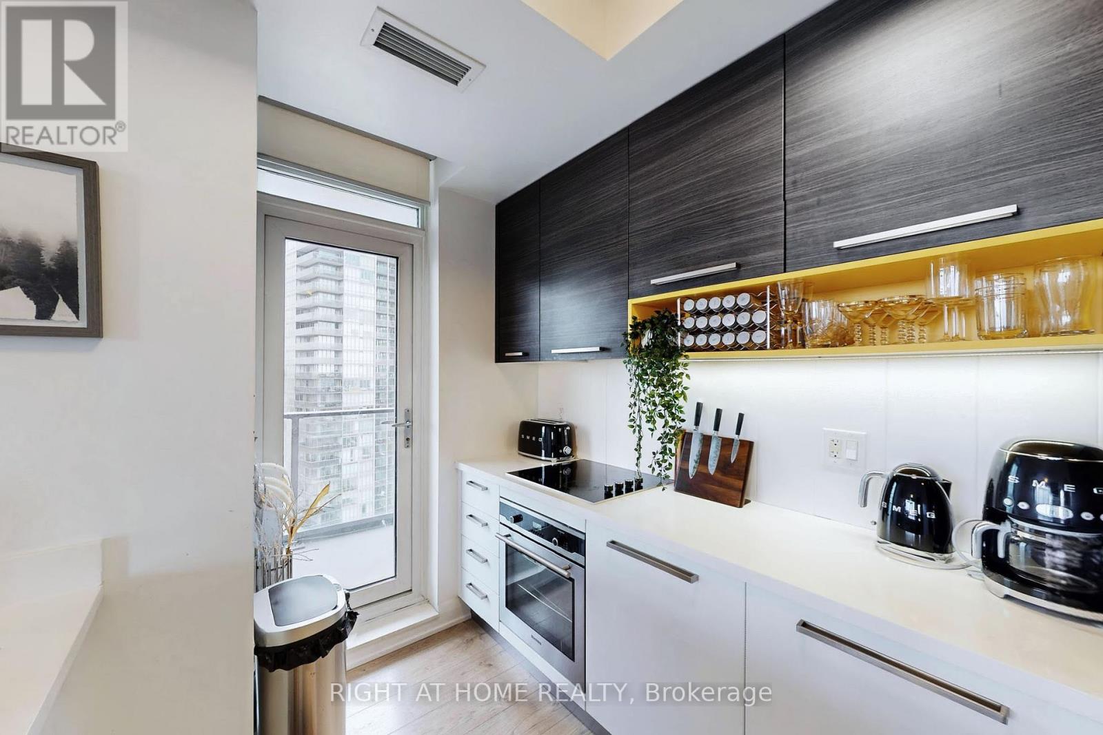 1505 - 36 Park Lawn Road, Toronto, Ontario  M8Y 3H8 - Photo 9 - W12569138