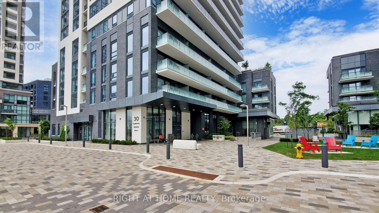 801 - 30 Samuel Wood Way, Toronto, Ontario  M9B 0C9 - Photo 2 - W12569140