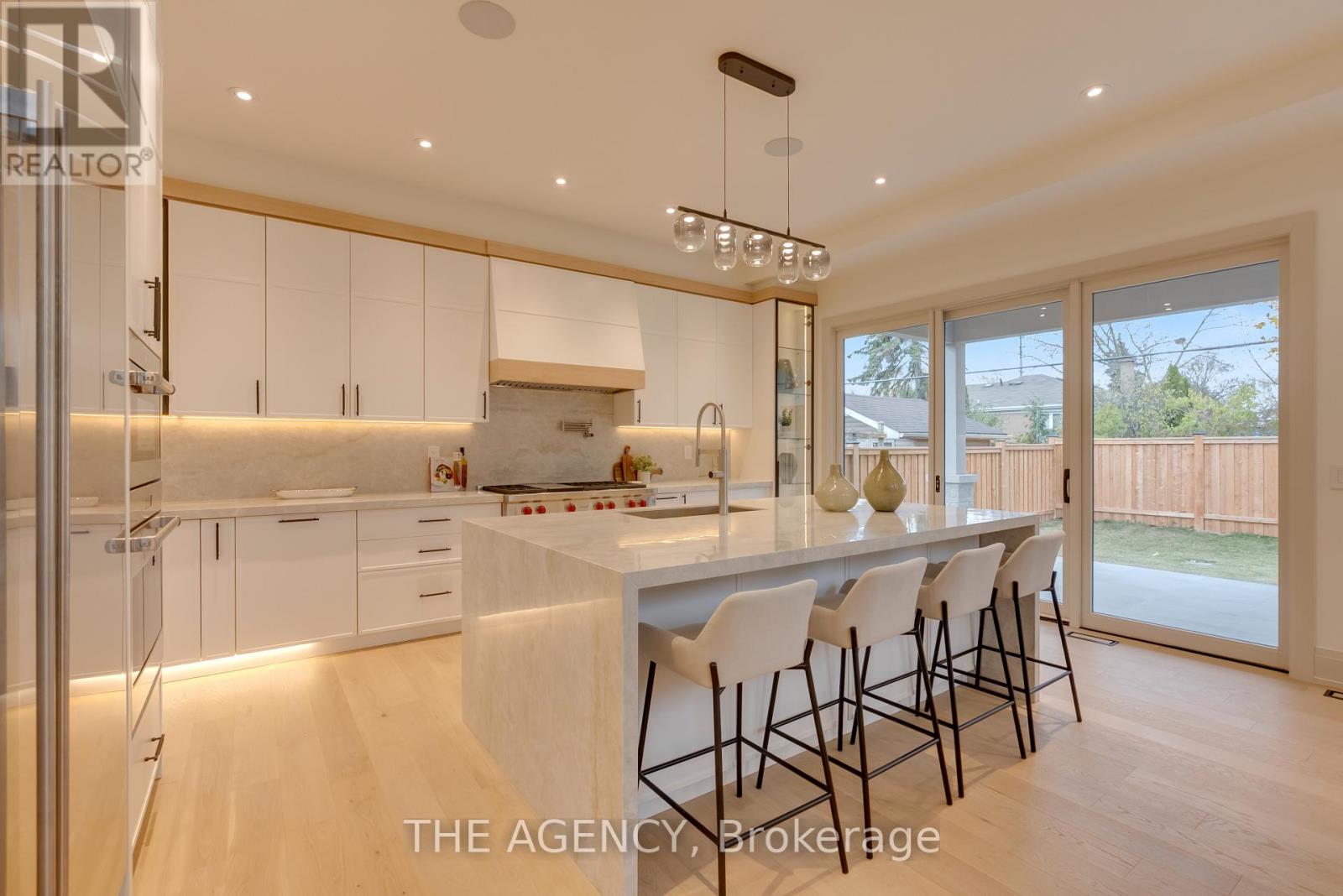 512 Weynway Court, Oakville, Ontario L6L 4G7 - Photo 10 - W12568992