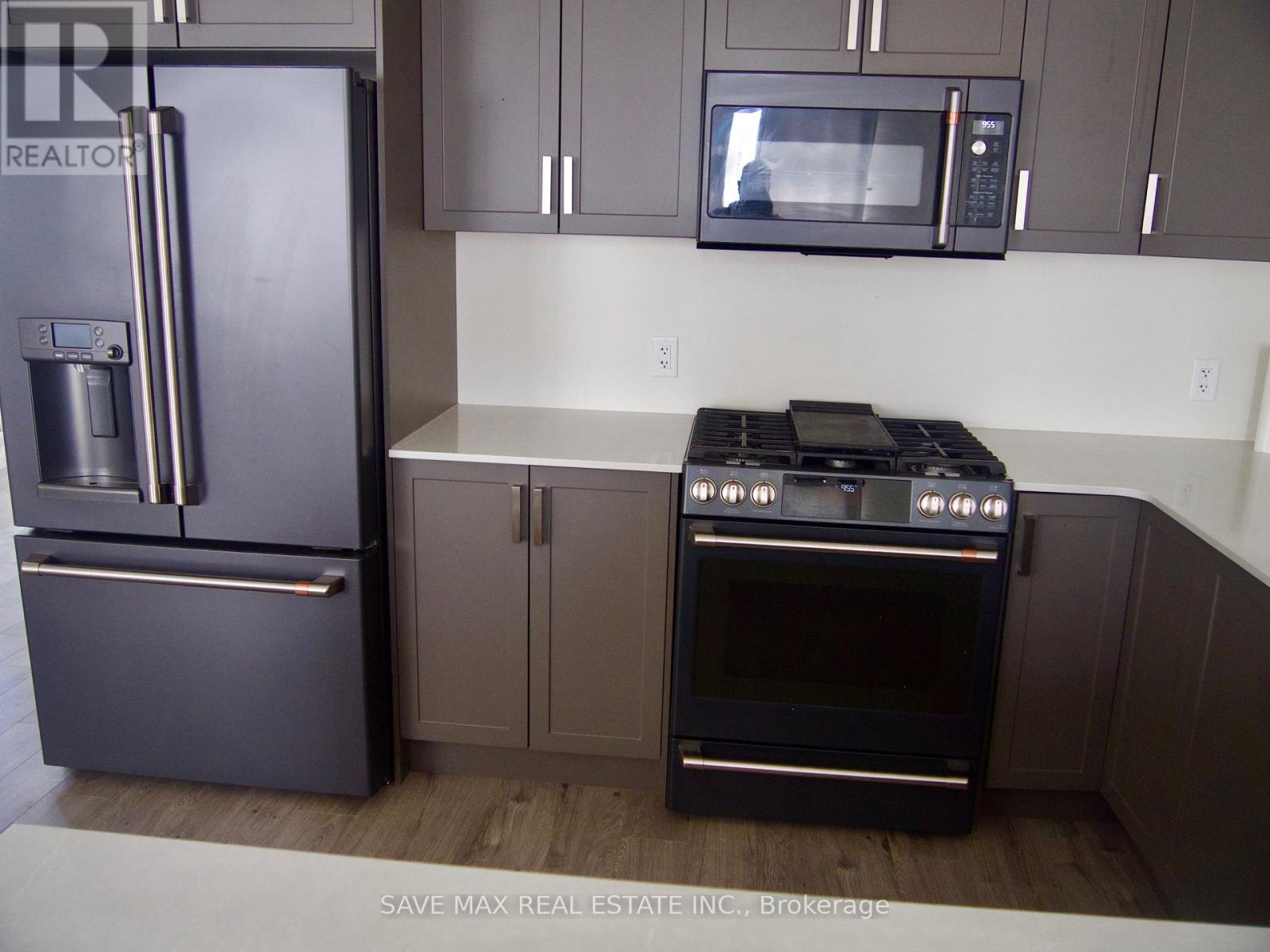 189 Dr Richard James Crescent E, Loyalist, Ontario  K7N 0B9 - Photo 2 - X12569086