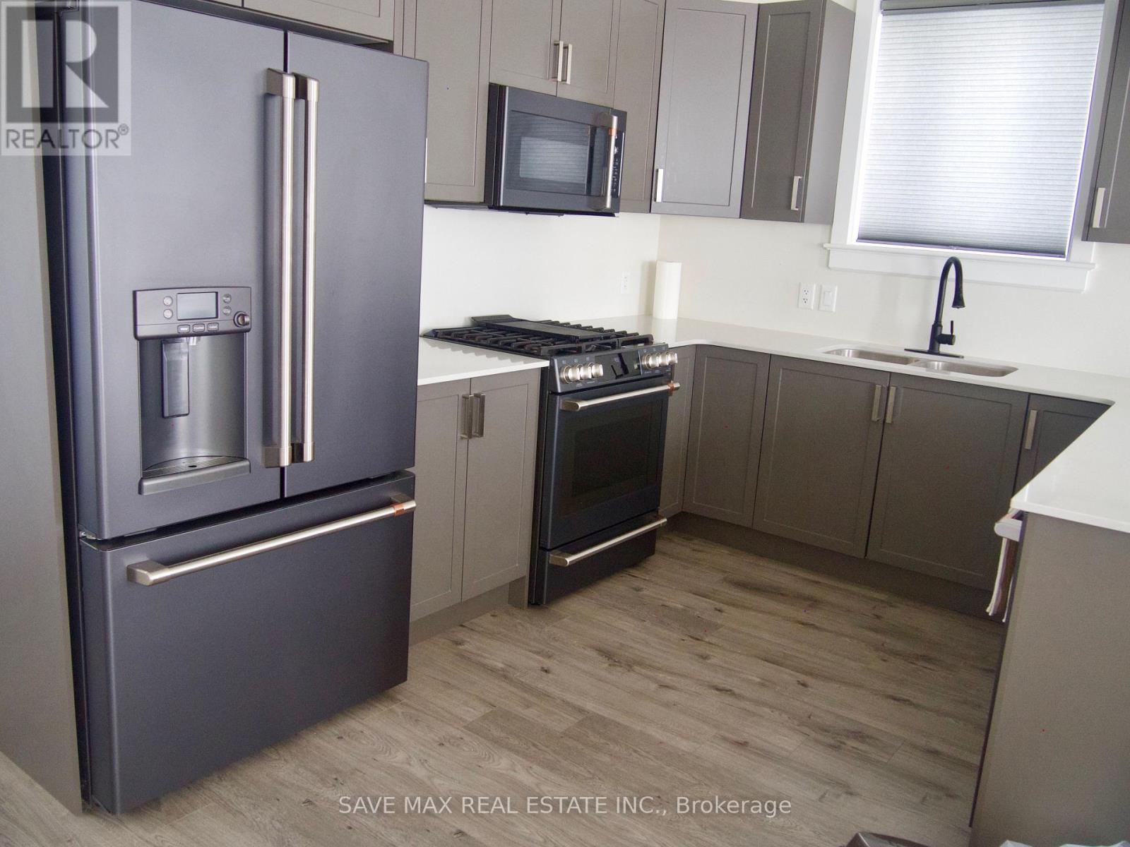 189 Dr Richard James Crescent E, Loyalist, Ontario  K7N 0B9 - Photo 3 - X12569086