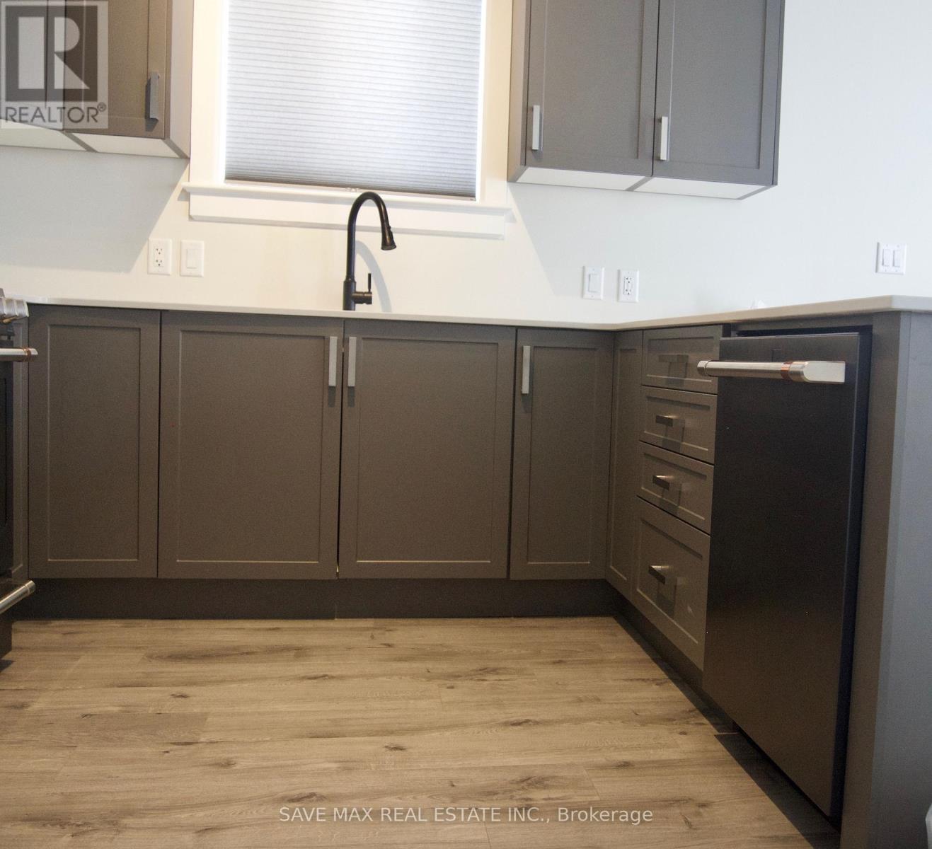 189 Dr Richard James Crescent E, Loyalist, Ontario  K7N 0B9 - Photo 4 - X12569086